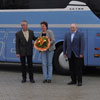 Mr. and Mrs. Welsch, accompanied by Mr. Bräunche in front of the new Setra 416 GT-HD